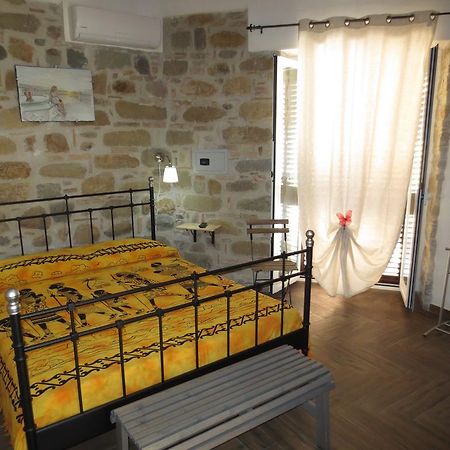 Aurora Bed And Breakfast Santo Stefano di Camastra Bilik gambar