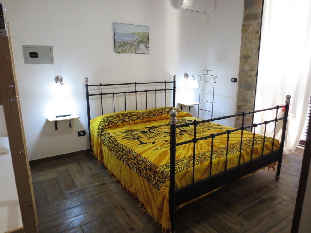 Aurora Bed And Breakfast Santo Stefano di Camastra Bilik gambar