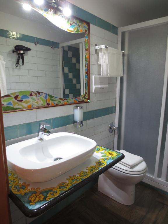 Aurora Bed And Breakfast Santo Stefano di Camastra Bilik gambar